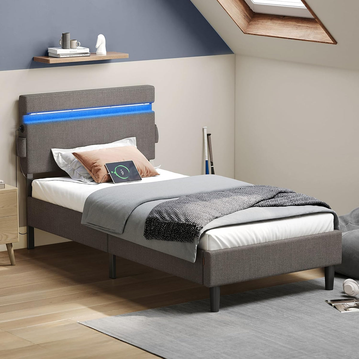 VASAGLE Lit Simple en Métal, 90 x 190 cm, Cadre de Lit, Tête de Lit Rembourré Réglable, Éclairage LED, Prise Port USB et Type-C, Style Moderne