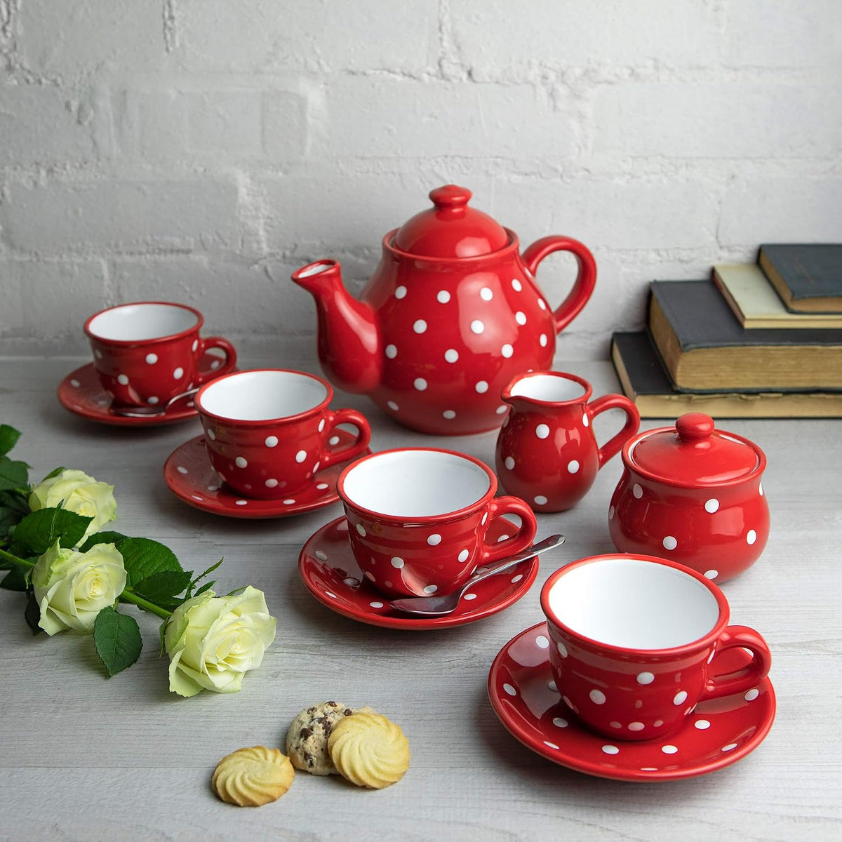 City to Cottage, Service à thé pour quatre, rouge à pois blancs en céramique fait et peint à la main, grande théière 1,7L 4-6 tasses, pot à lait